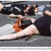 4 Umweltaktivistinnen ausgestreckt liegend am Boden in Madrid für die Anerkennung von Ökozid als Verbrechen